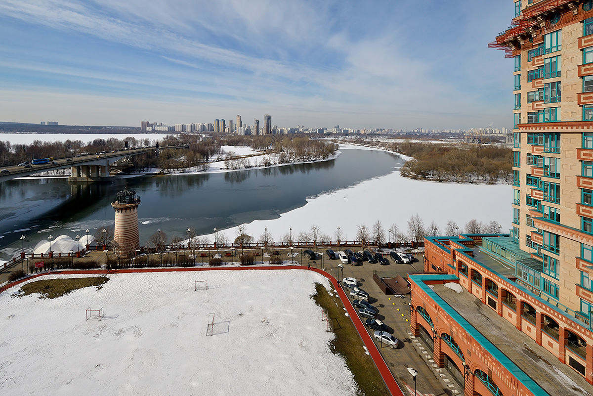 вид из окна на москва реку