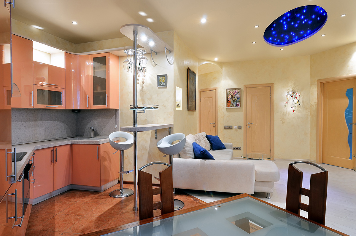 совмещенные столовая и кухня