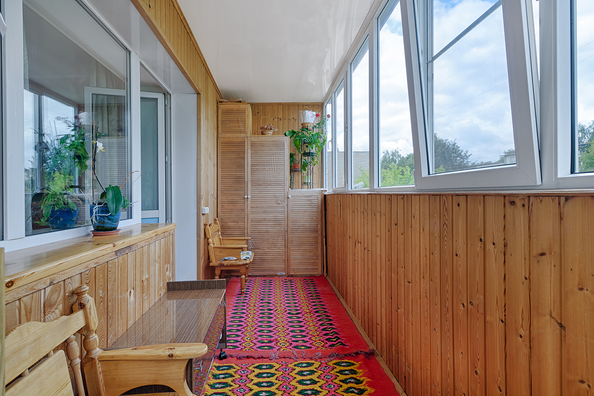 лоджия обшитая деревом