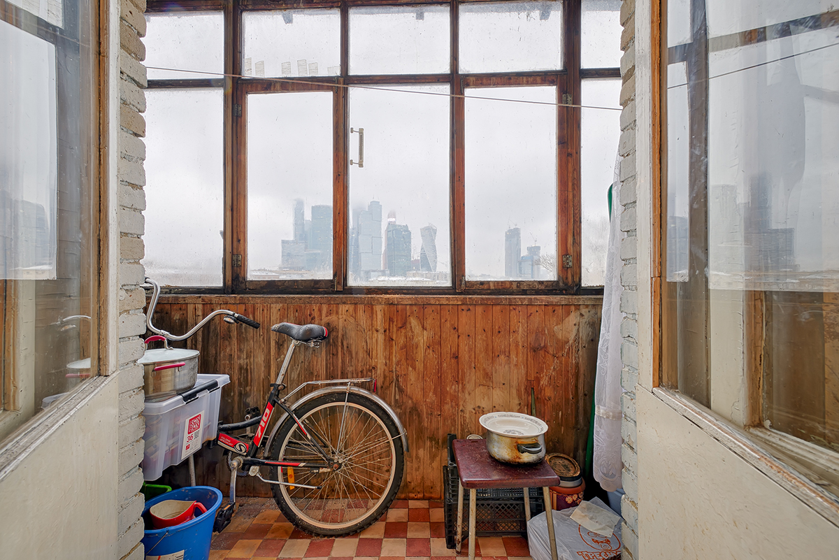 балкон захламленный вещами