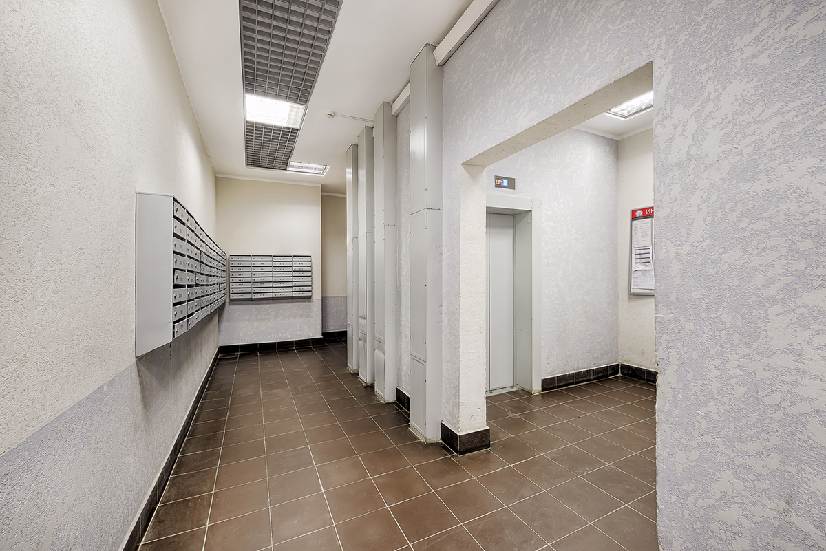 вестибюль жилого дома