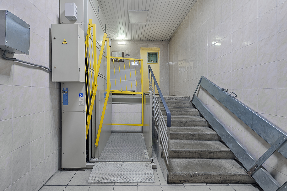 подъемник в подъезде