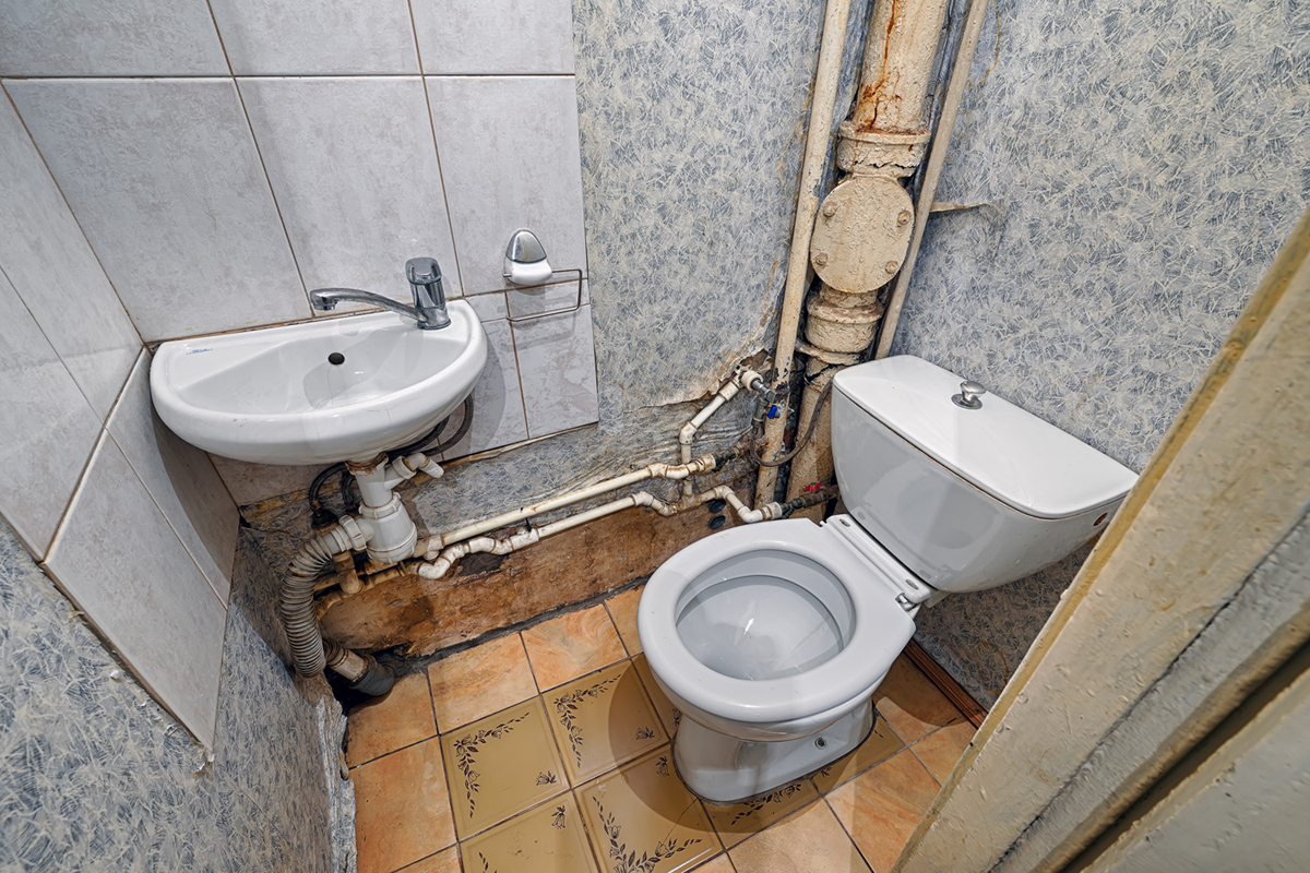 санузел с унитазом и раковиной