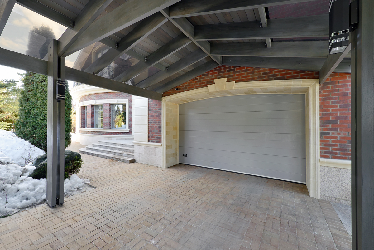 въезд в гараж частного дома