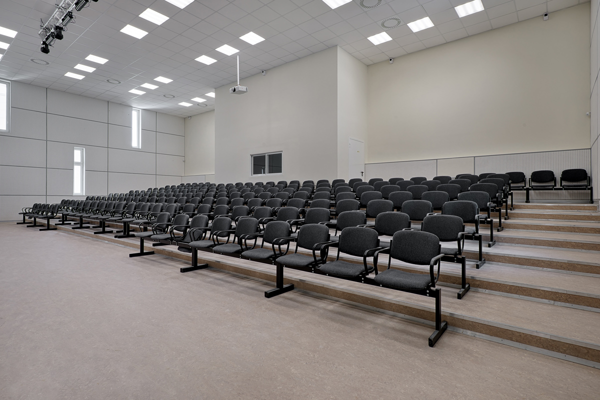 школьный зал для мероприятий