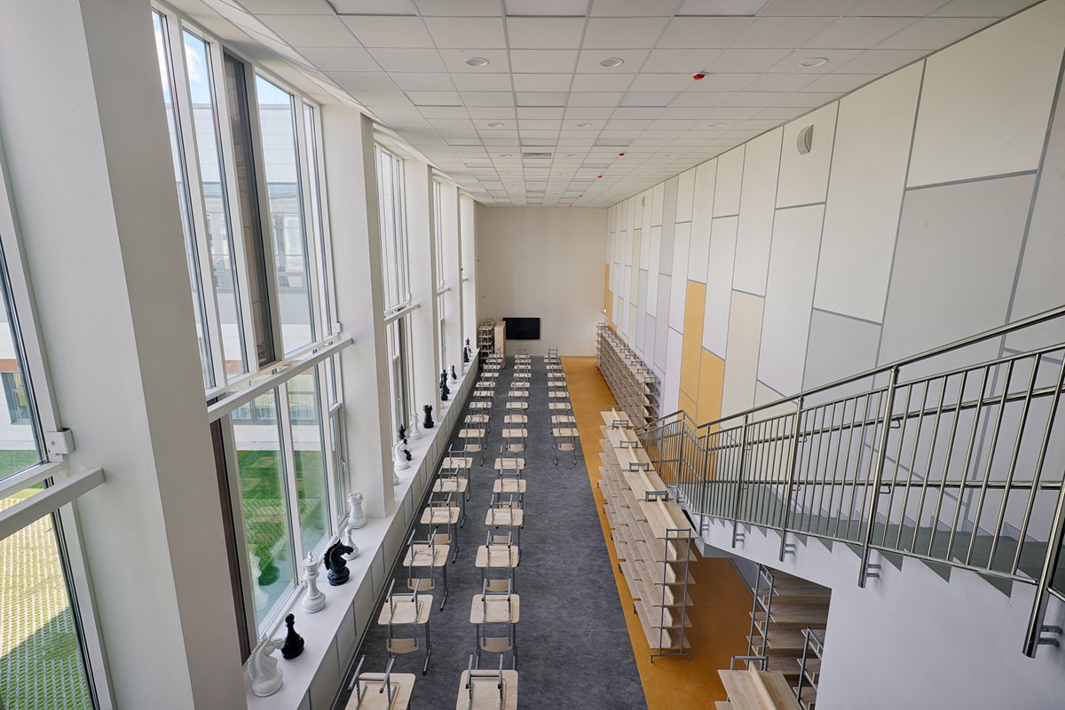 двухэтажная библиотека в школе