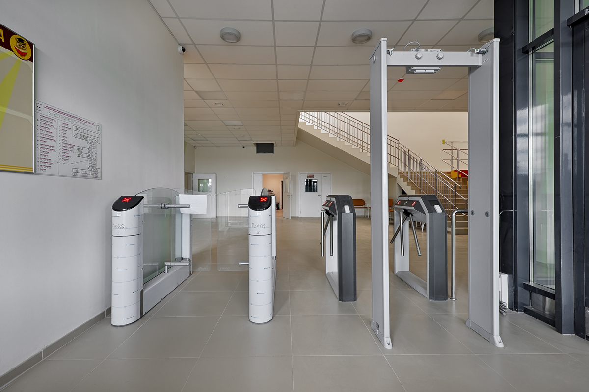 входная группа современной школы