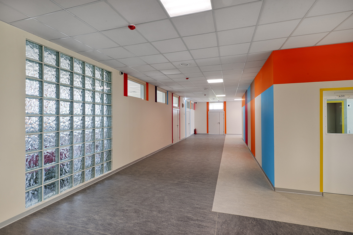 школьный коридор