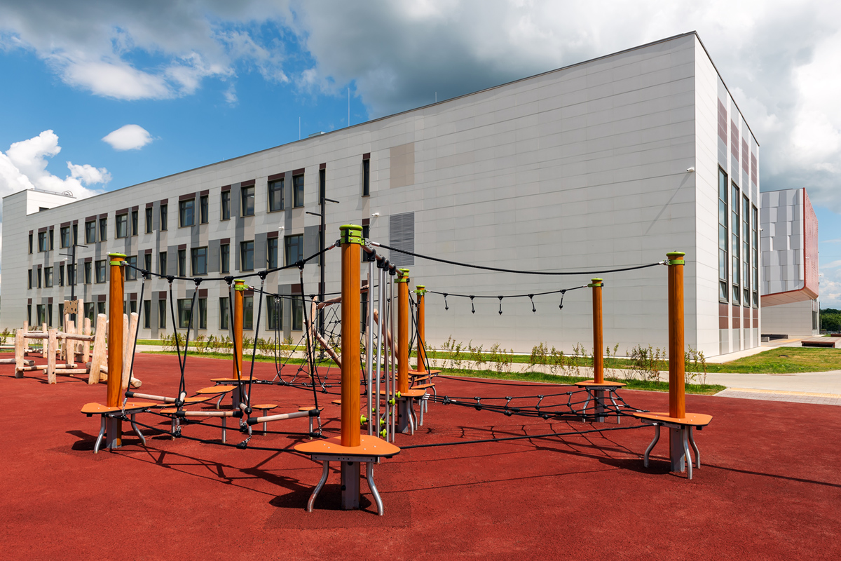 школьная площадка для игр