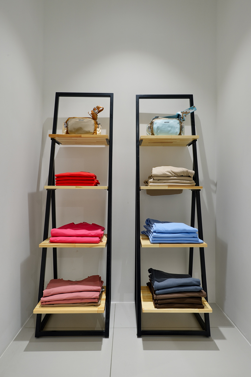 стойки для товара в магазине