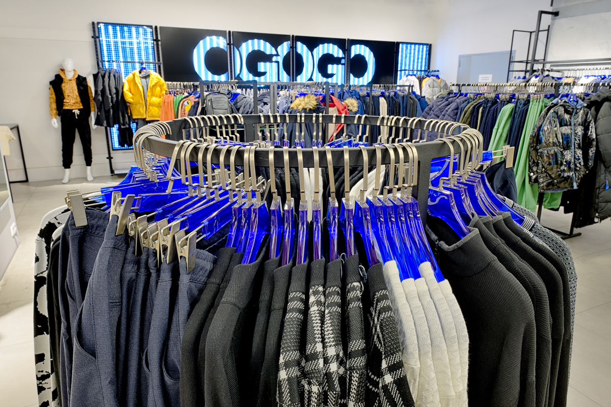 одежда на круглом вешале