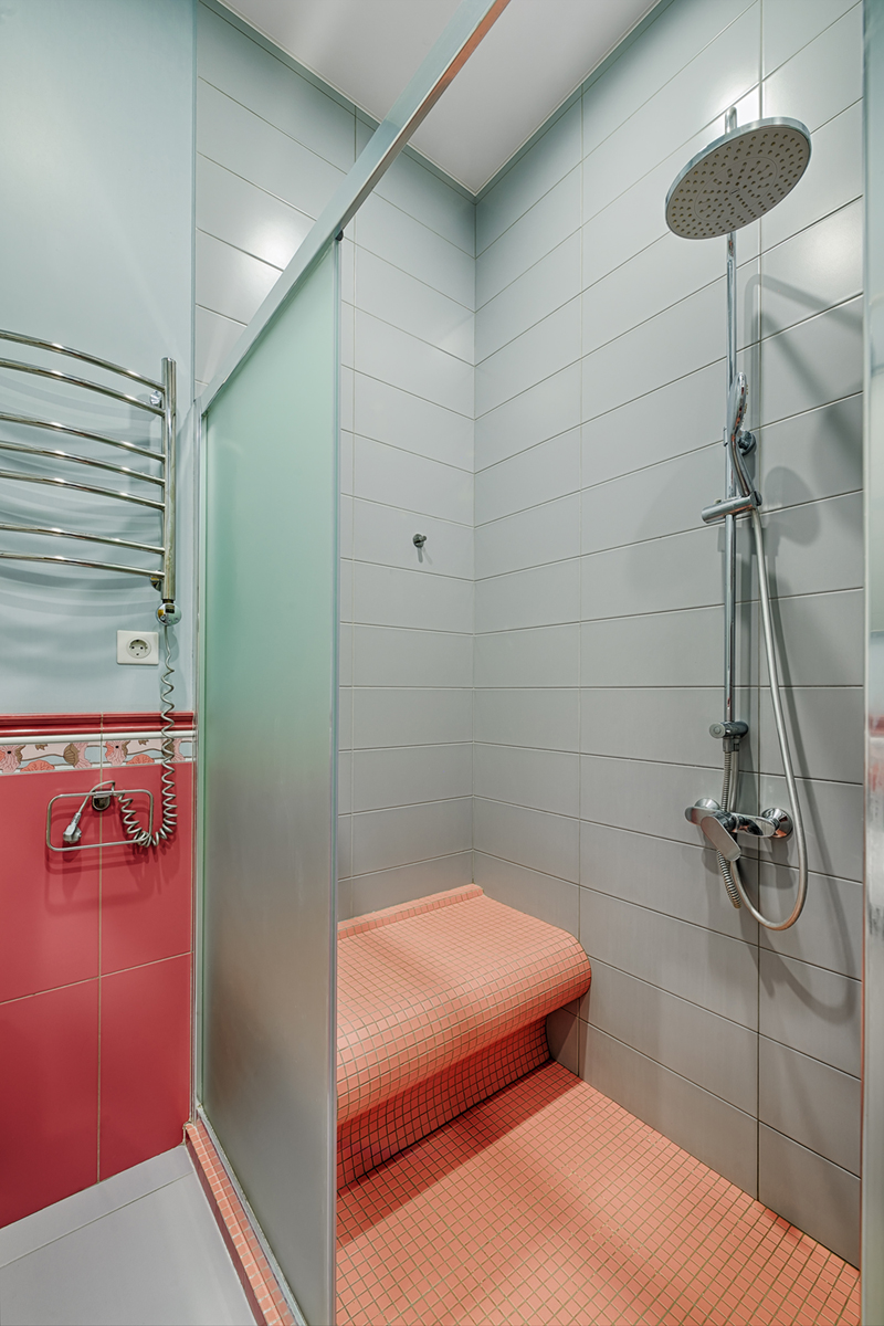 душевая кабина со скамьей