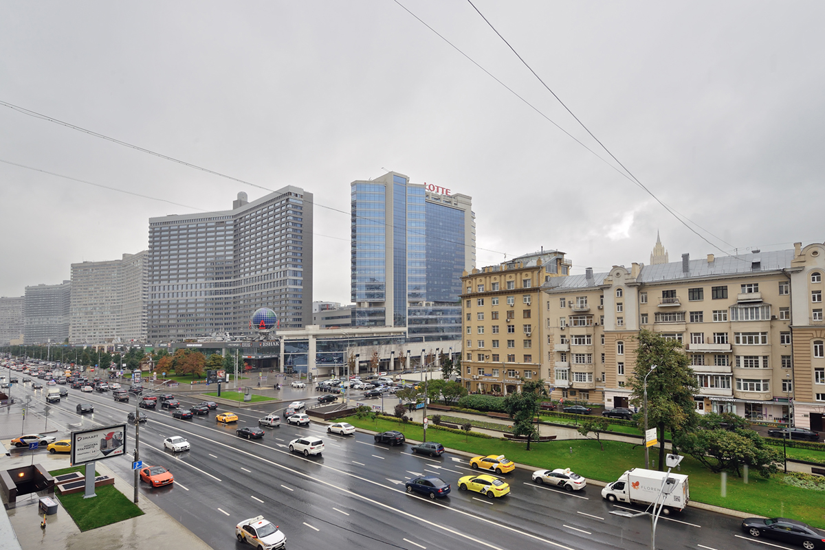 вид на глобус на Кутузовском проспекте