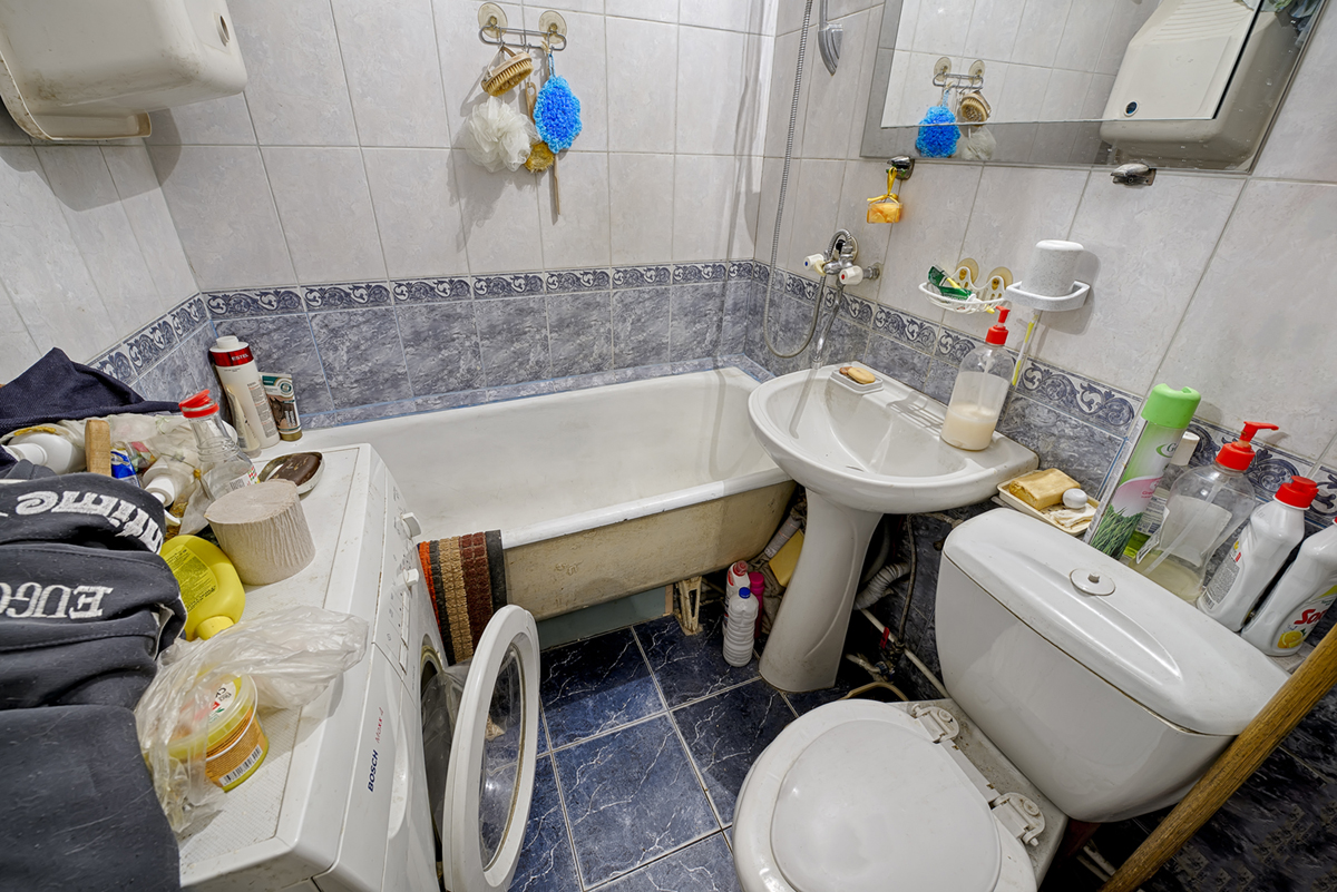 захламленная ванная