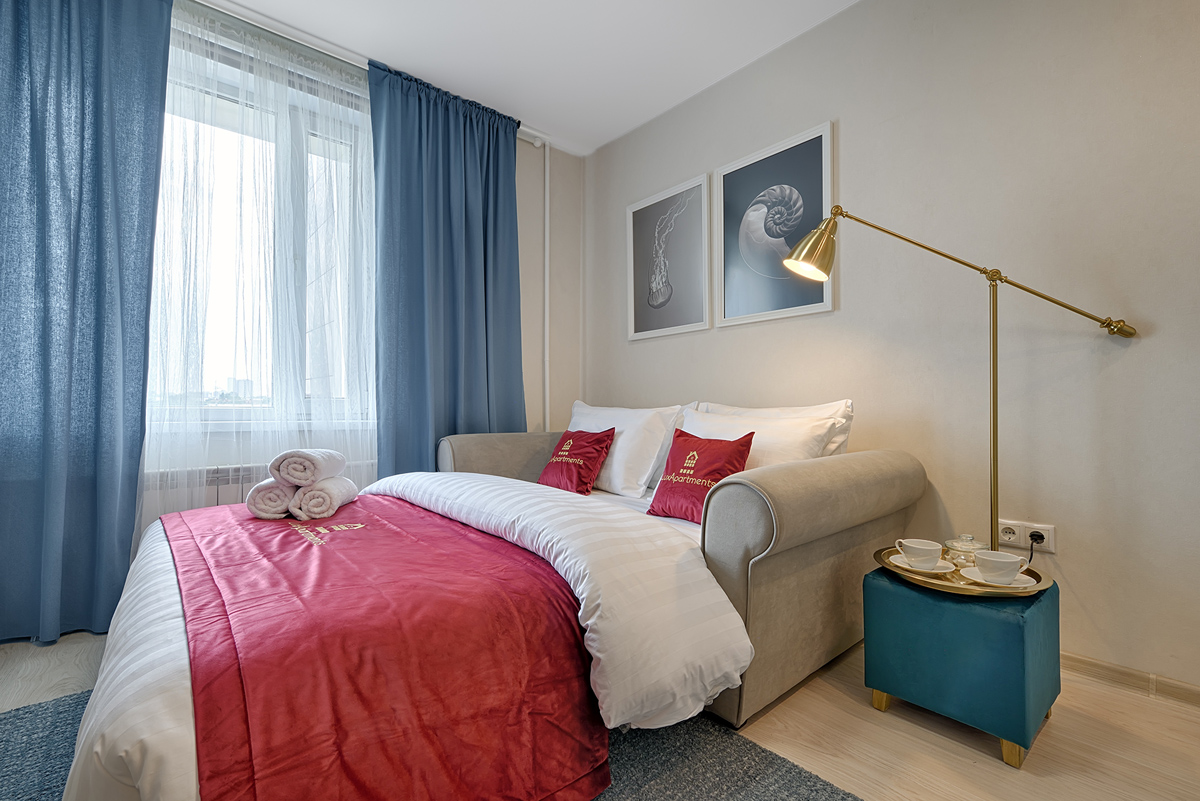 диван приготовленный для сна