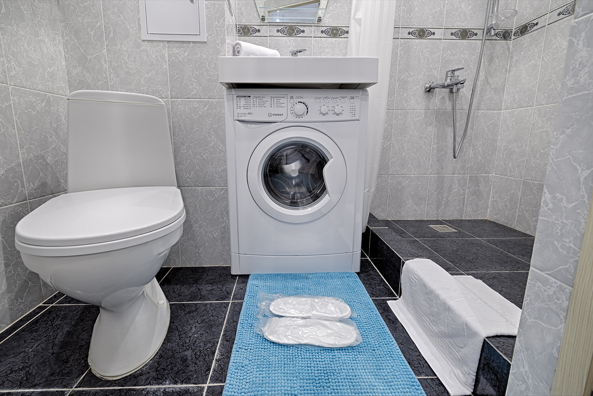 тапочки полотенца в санузле