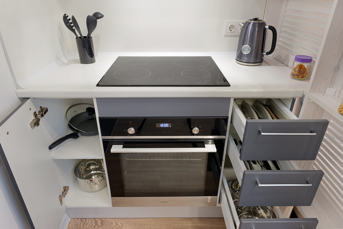 кухонные принадлежности в ящиках