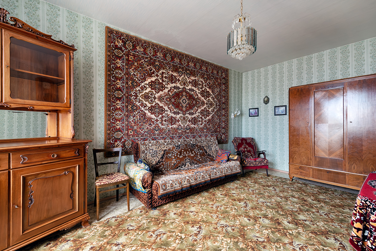 ковры в комнате времен СССР