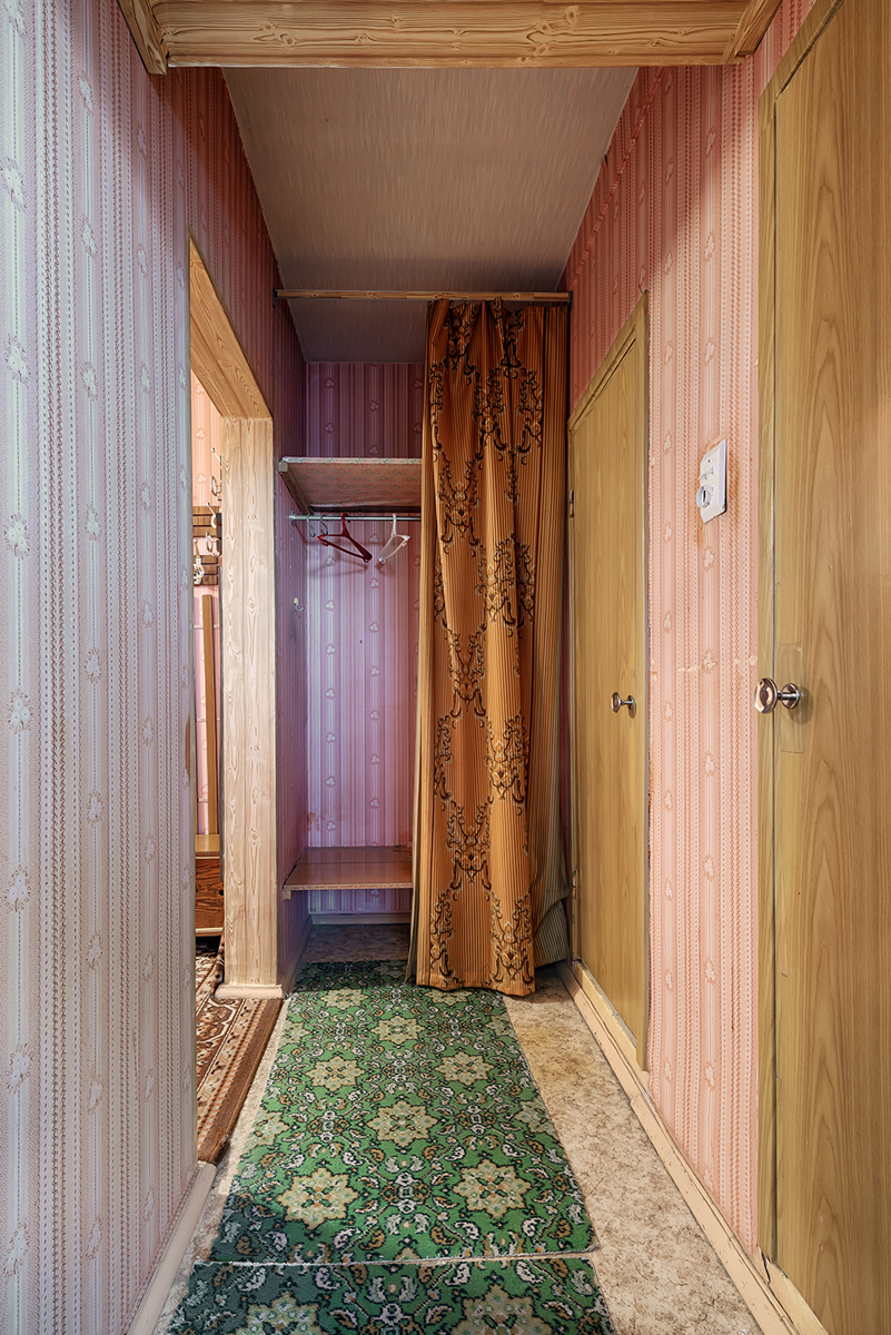 отсек для одежды в старой квартире