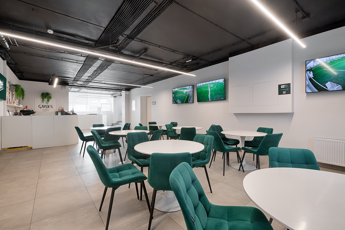 холл с кафе в спорткомплексе