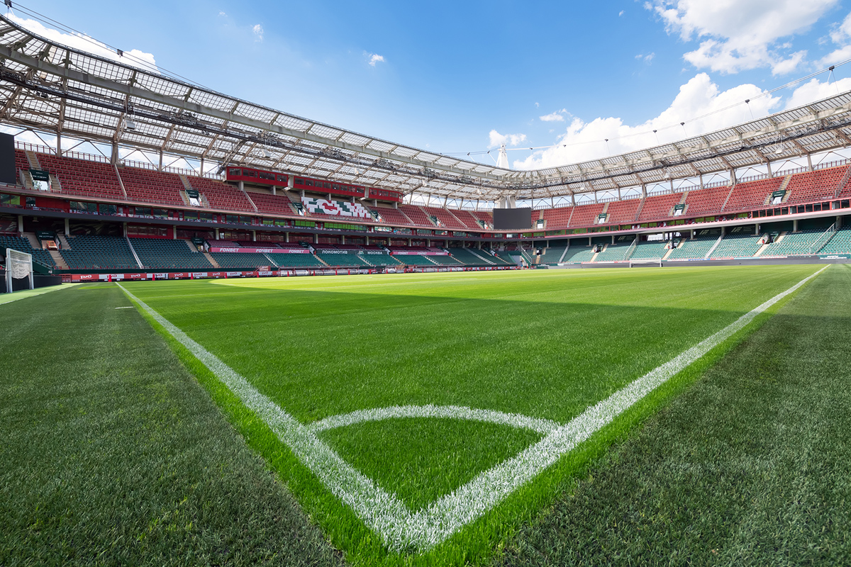поле стадиона локомотив